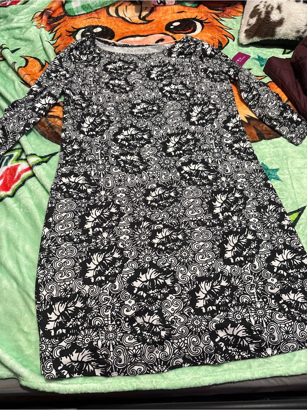 Soybu Black and White Floral Swirl Tunic Top